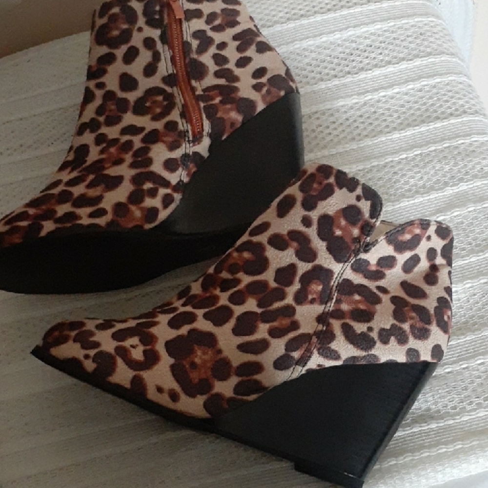 Leopard Print Ankle Booties - Picture 5 of 9